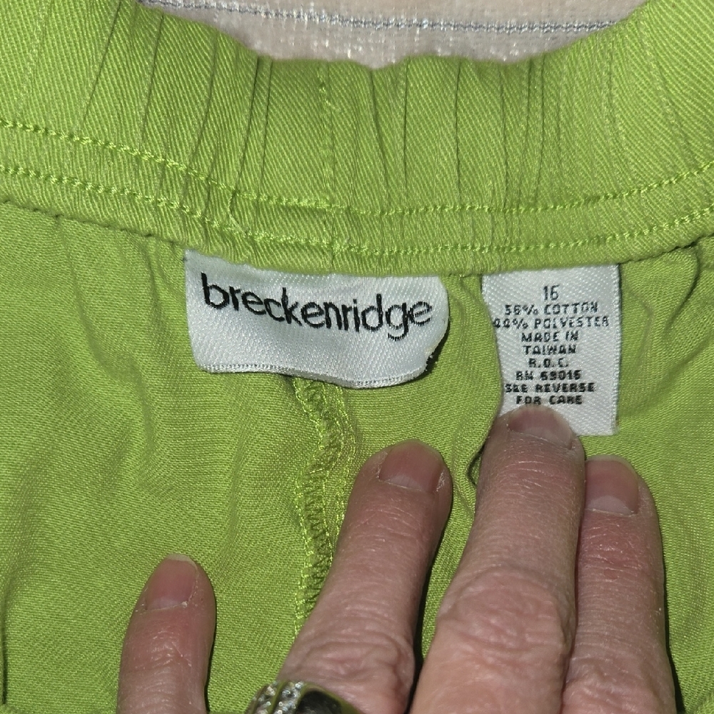 Breckenridge Women's Bright Green Capris - Picture 4 of 5